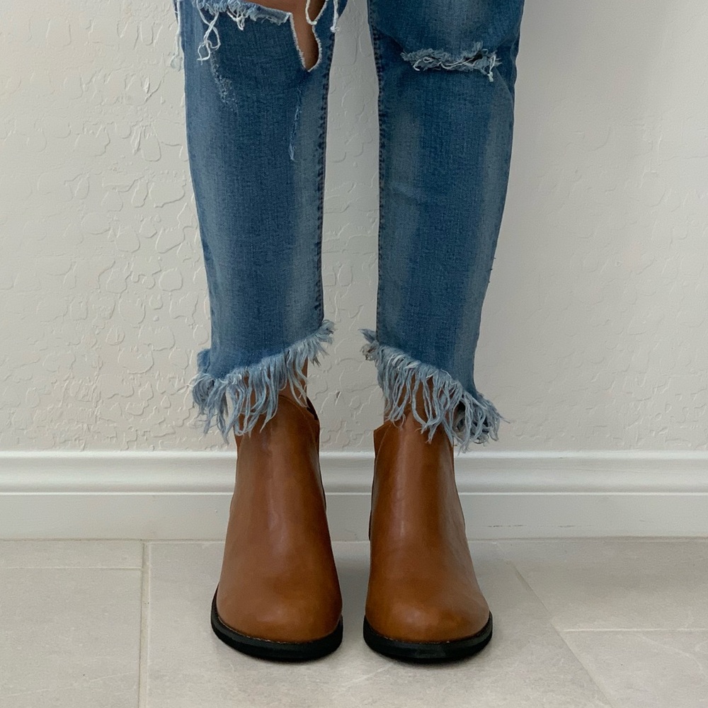 NIB Tan Low Heel Chelsea Ankle Booties - Picture 4 of 7